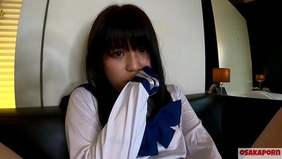 Intombazane yase-Japan eneminyaka engu-18 ubudala enezingqimba ezincane ezi-squirt kanye nama-orgasm ngokufaka umunwe kanye nethoyizi locansi. Intombazane yase-Asia esikoleni imvunulo ye-cosplay inikeza ama-blowjobs kuvidiyo ye-ateur. Mao 7 OSAKAPORN.